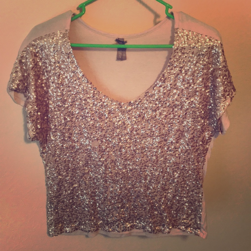Scoop neck shirt with sequins